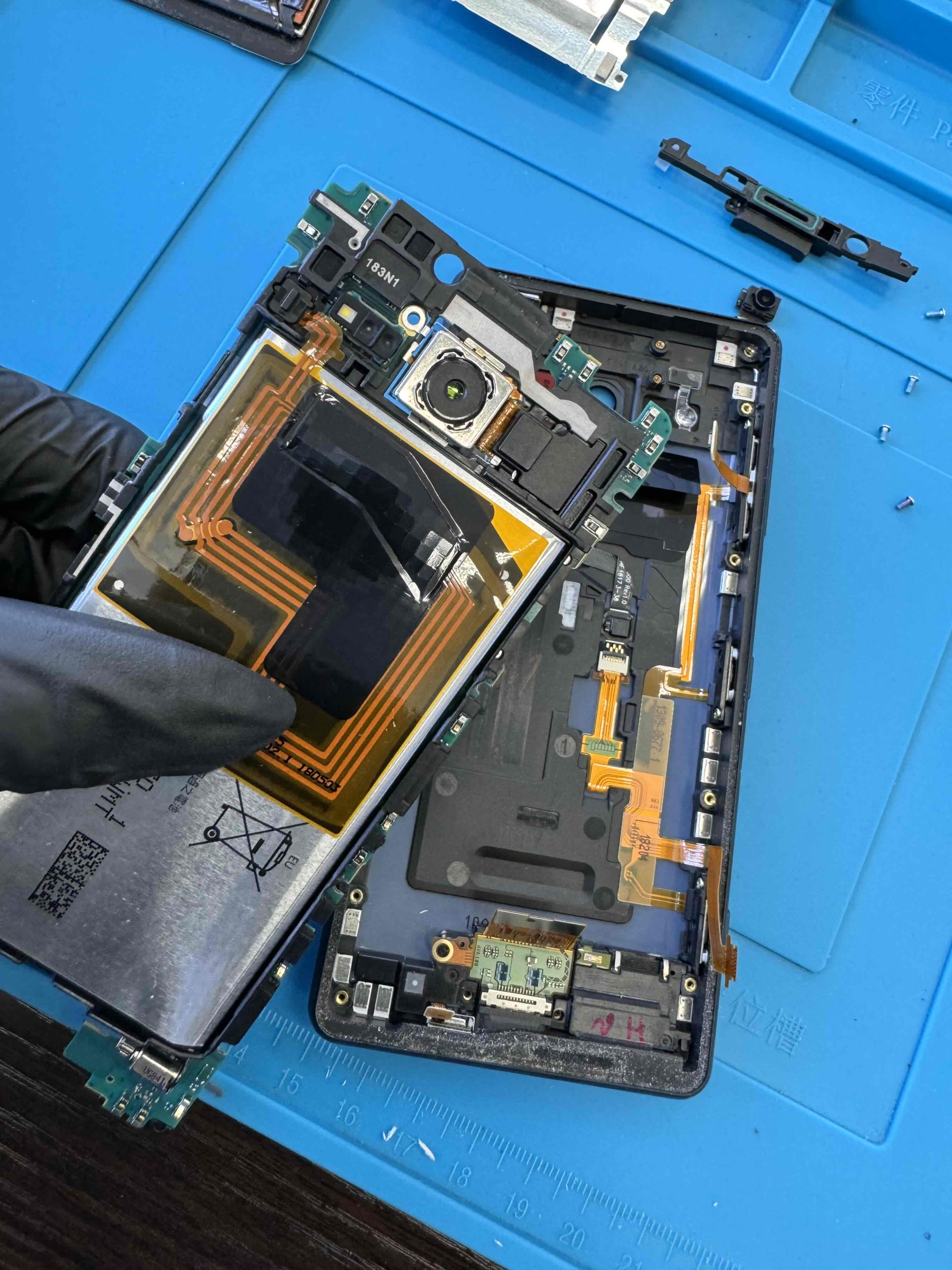 SONY Xperia XZ2 compact / バッテリー交換『犬山市からご来店